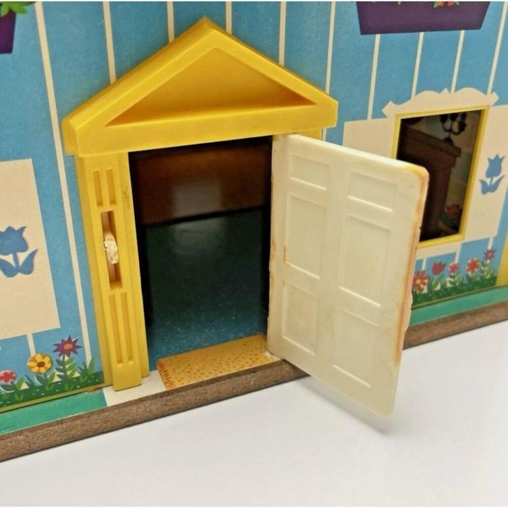 Vintage Fisher-Price Play Family House With Figures & Accessories - Picture 2 of 7